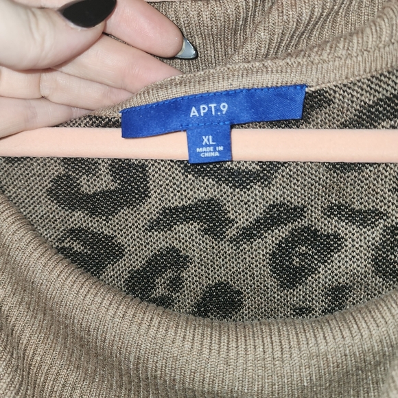 Leopard Print Cowl Neck poncho style Sweater - Picture 5 of 6